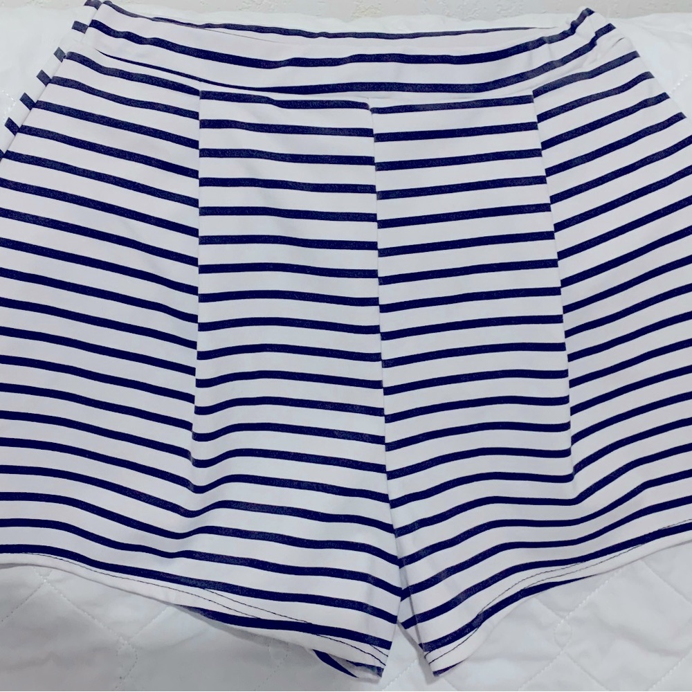 Used SM/MED in great condition shorts.  Very cute.